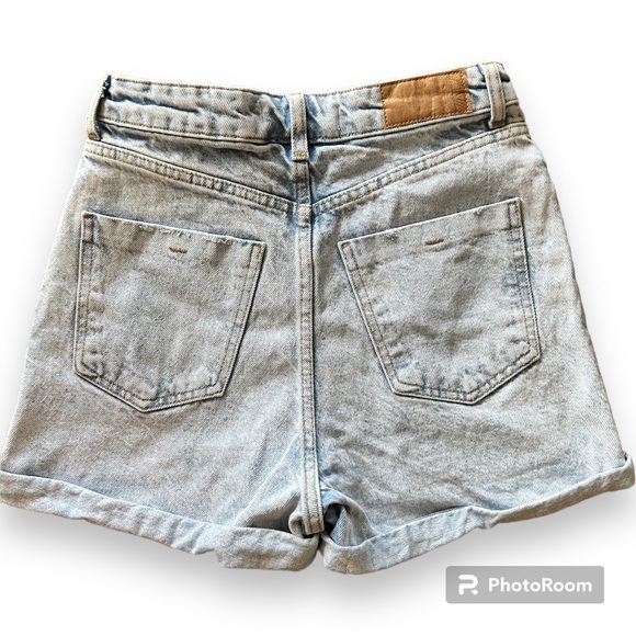 Zara High Waist Denim Shorts Size 4 Acid Wash Cuffed 90s Mom Jean Style - Picture 2 of 5